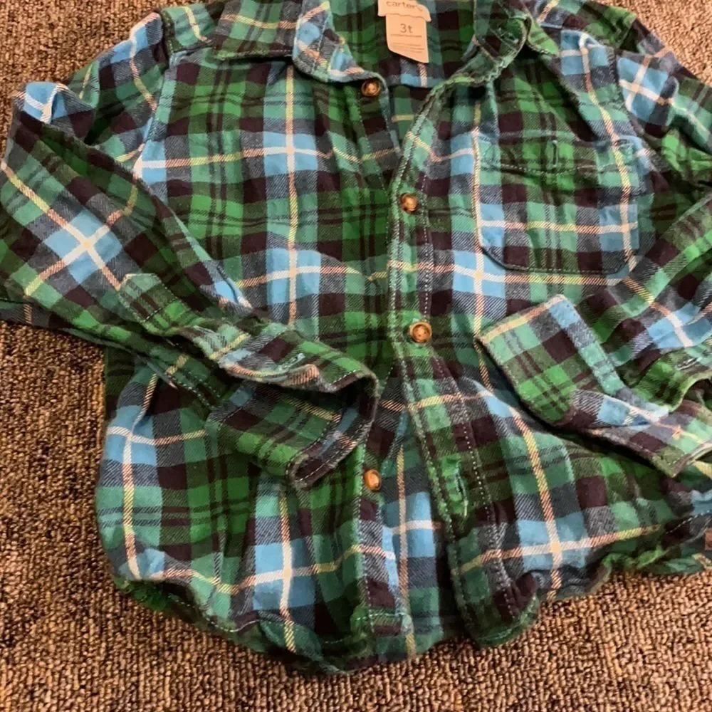 Like New CARTER'S 32.carter’s 3 T boys long sleeve plaid top - Like New